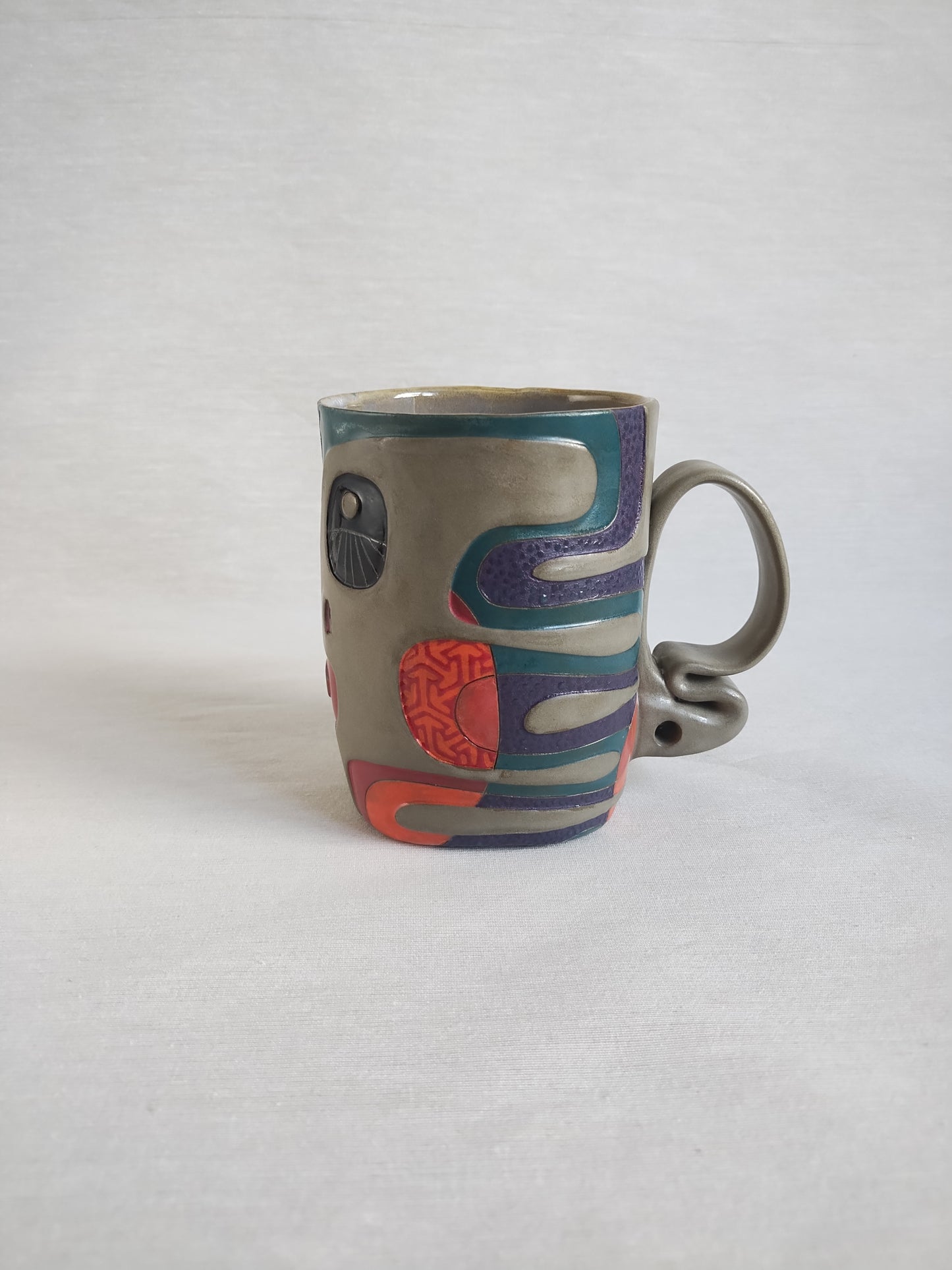 "Silent Scream" - fancy butt mug (18oz), warm grey stoneware