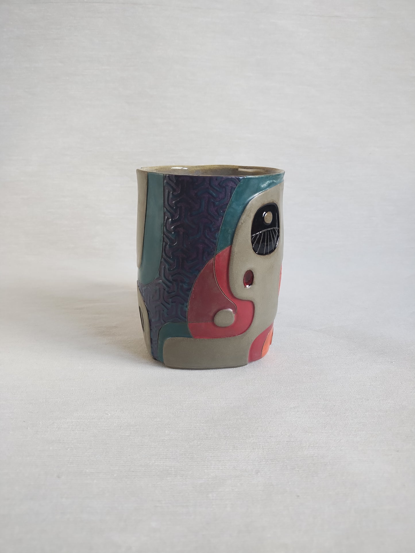 "Silent Scream" - fancy butt mug (18oz), warm grey stoneware