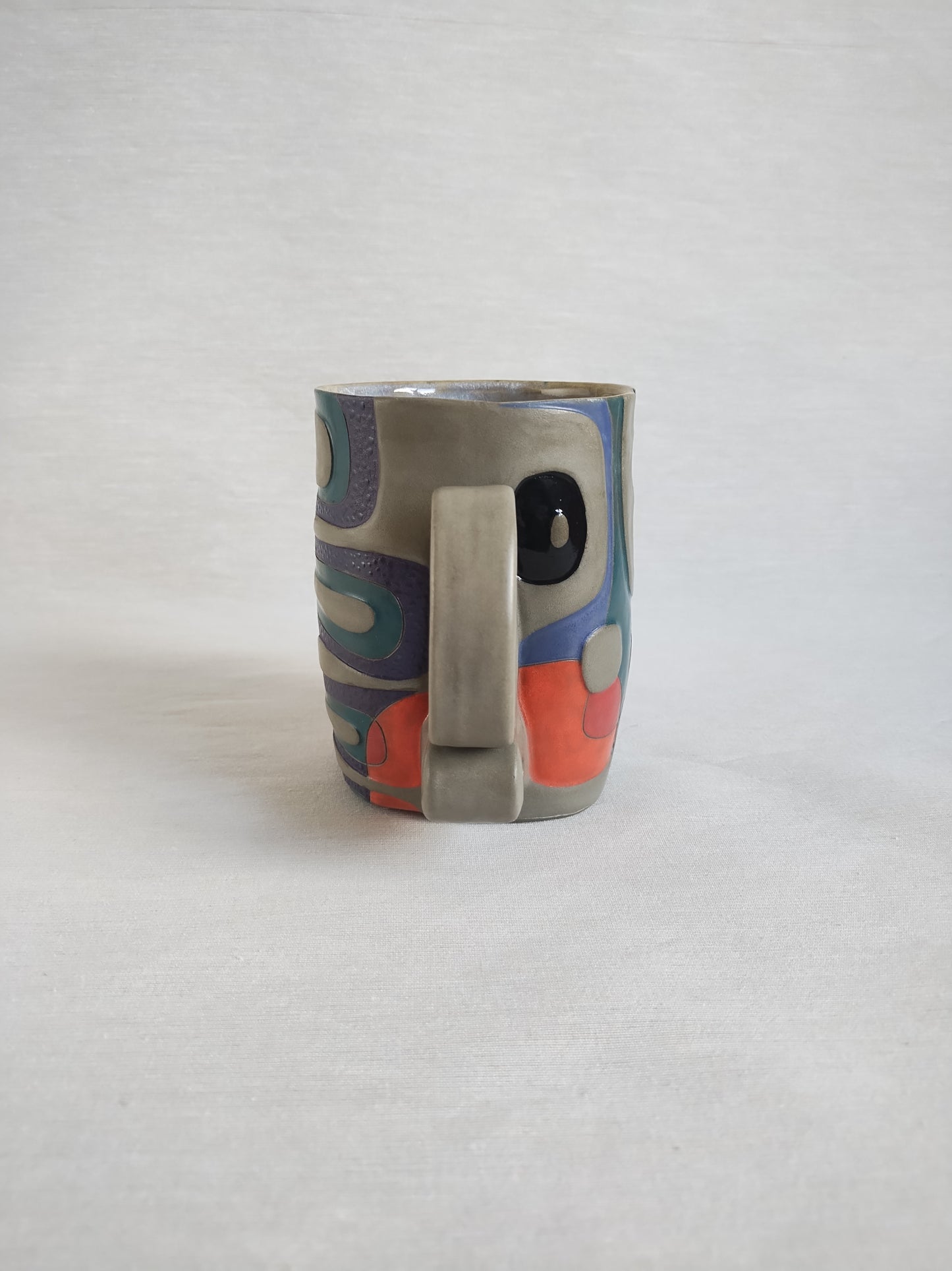 "Silent Scream" - fancy butt mug (18oz), warm grey stoneware