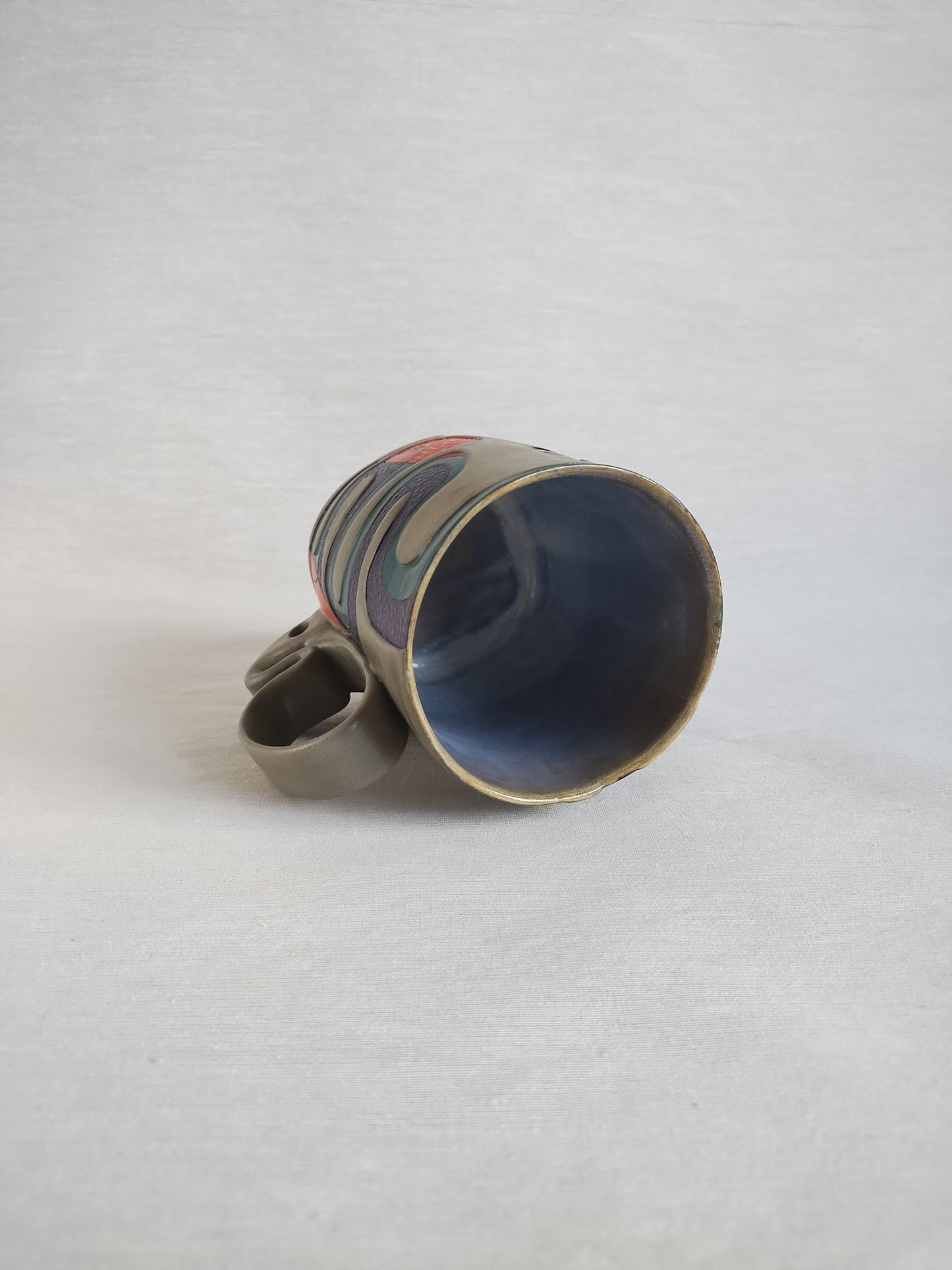 "Silent Scream" - fancy butt mug (18oz), warm grey stoneware