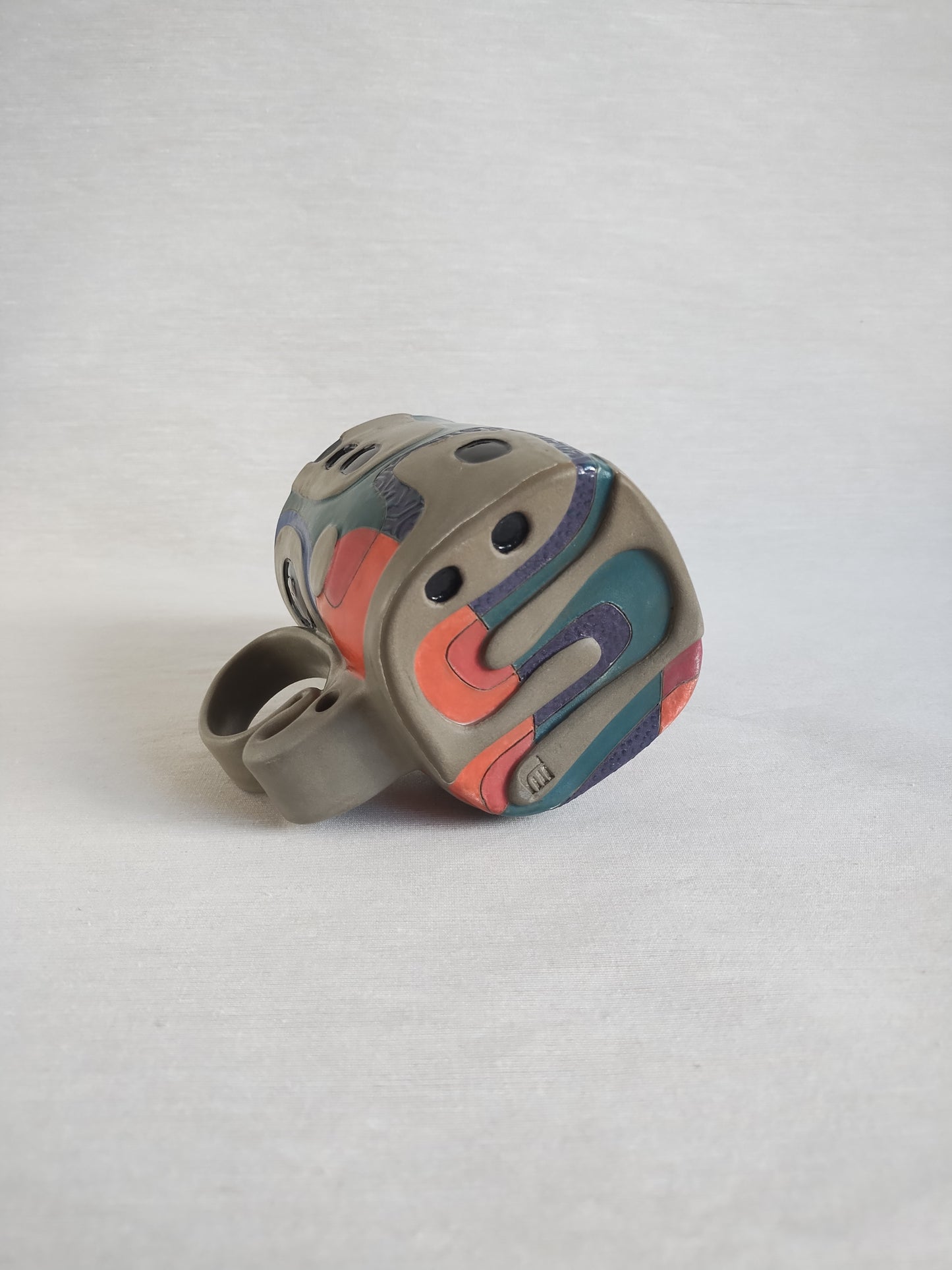 "Silent Scream" - fancy butt mug (18oz), warm grey stoneware