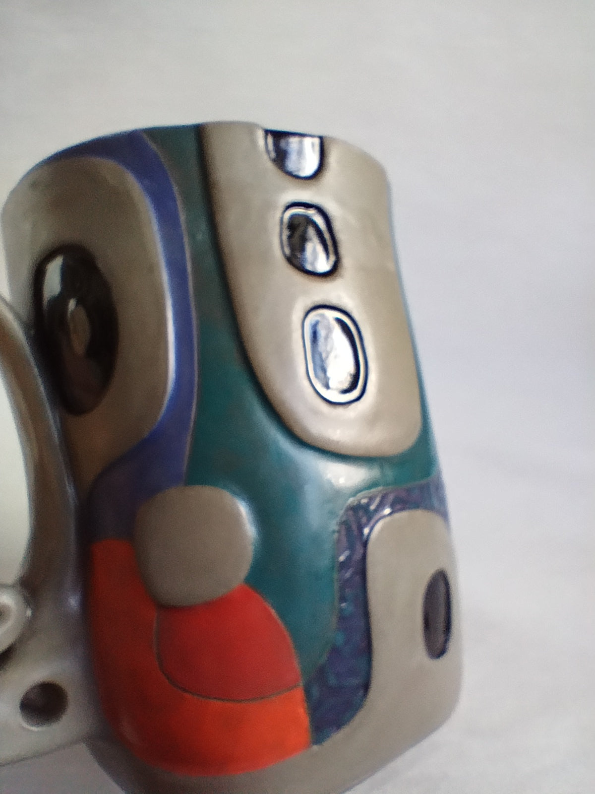 "Silent Scream" - fancy butt mug (18oz), warm grey stoneware