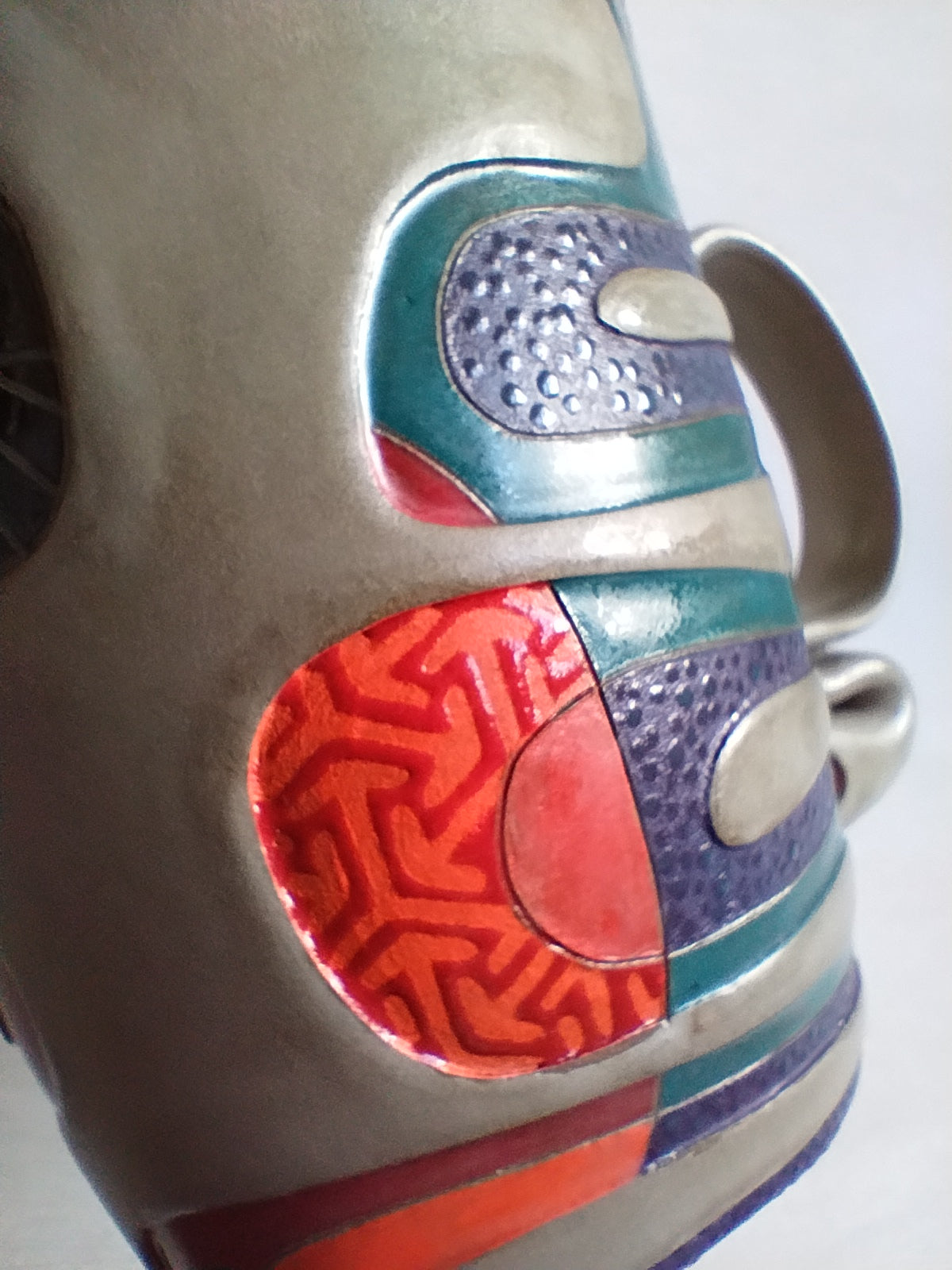 "Silent Scream" - fancy butt mug (18oz), warm grey stoneware